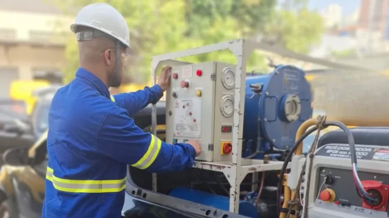 Execução de serviço de termovácuo em óleo isolante